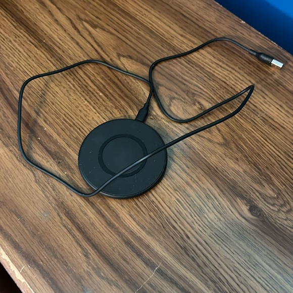 NWOT ONN Wireless Phone Charger 2 pc Circle & Cord Model No. ONB18WI701 DC 5V/2A - Picture 1 of 16